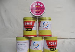 本產(chǎn)品是由潤(rùn)滑油基礎(chǔ)油經(jīng)精餾、深度處理、調(diào)合并經(jīng)后處理工序制得。本產(chǎn)品用作真空冶煉、真空噴涂、電子管制造和原子能工業(yè)等真空設(shè)備的固定接頭、經(jīng)常需要拆卸部分的密封或系統(tǒng)中有可疑泄漏點(diǎn)時(shí)的暫時(shí)性密封。按規(guī)